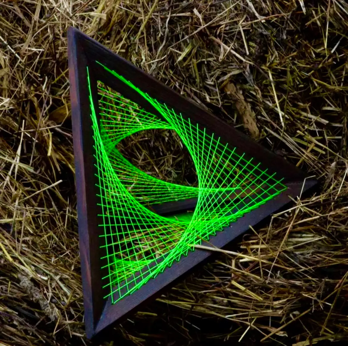 Tetrahedron — zeleni string art